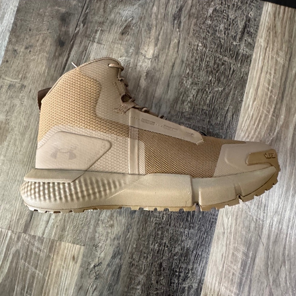 Under Armour Boots Mens 9 Tan UA Charged Valsetz Mid Tactical Vibram 3027362-200